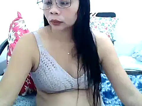 Snapshot of pinay_milfxx chatting on January 2025 01:10:01 AM pinay milfxx online show from January 2025 01:10:01 AM