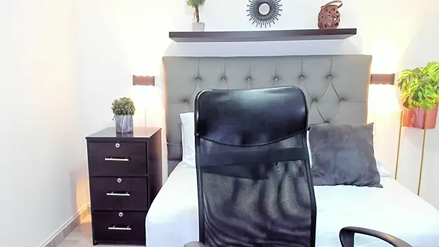 Snapshot of isabella_florez chatting on February 2025 06:13:02 PM isabella florez online show from February 2025 06:13:02 PM