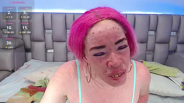 Kittywhiteass online show from November 2025 04:03:02 AM