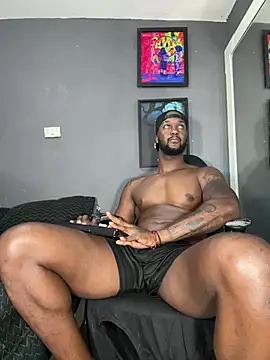 Snapshot of blackdrey18 chatting on February 2025 01:46:02 PM blackdrey18 online show from February 2025 01:46:02 PM