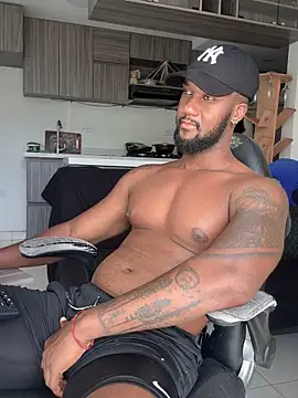 Snapshot of blackdrey18 chatting on October 2025 04:37:01 PM blackdrey18 online show from October 2025 04:37:01 PM