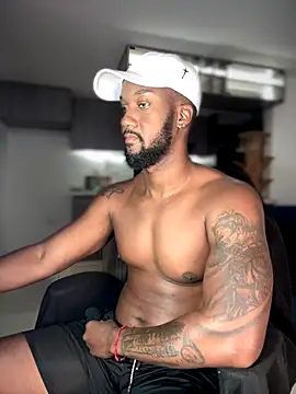 Snapshot of blackdrey18 chatting on October 2025 01:34:01 PM blackdrey18 online show from October 2025 01:34:01 PM