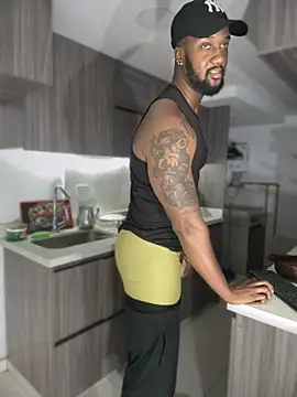 Snapshot of blackdrey18 chatting on October 2025 02:18:02 PM blackdrey18 online show from October 2025 02:18:02 PM