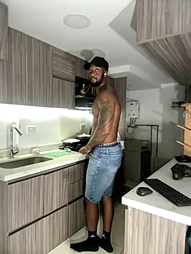 Snapshot of blackdrey18 chatting on October 2025 01:55:02 PM blackdrey18 online show from October 2025 01:55:02 PM