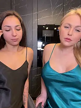 Snapshot of Keep_us_wild chatting on March 2025 10:43:02 PM Keep us wild online show from March 2025 10:43:02 PM