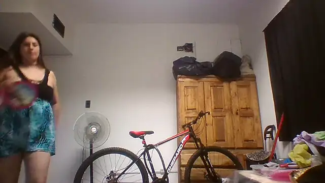 La pauli latina online show from December 2024 04:45:02 AM