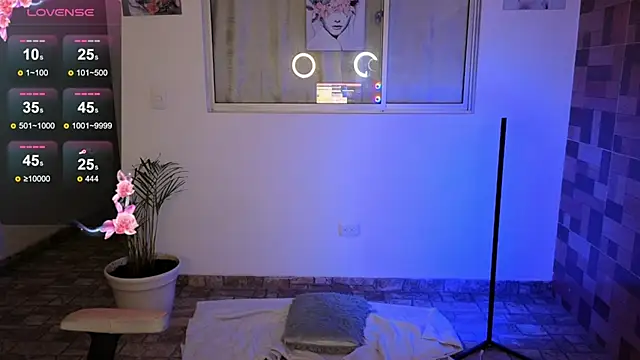 sexyladyy  online show from March 2025 02:08:01 AM