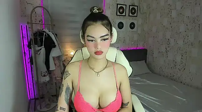 AlexandraMooree online show from February 2025 07:04:02 AM