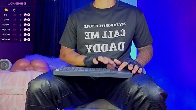 TomLover 12 online show from October 2025 12:25:01 PM