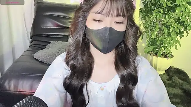 Snapshot of Mya_Lee chatting on December 2024 04:39:02 PM Mya Lee online show from December 2024 04:39:02 PM