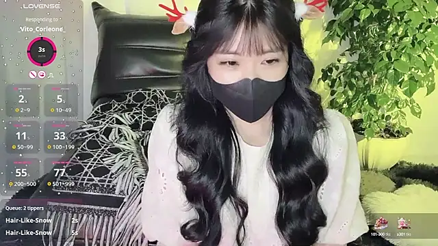 Snapshot of Mya_Lee chatting on December 2024 04:40:02 PM Mya Lee online show from December 2024 04:40:02 PM