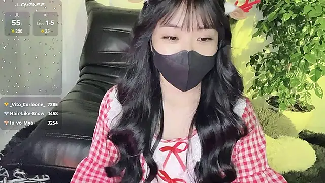 Snapshot of Mya_Lee chatting on December 2024 07:44:01 PM Mya Lee online show from December 2024 07:44:01 PM