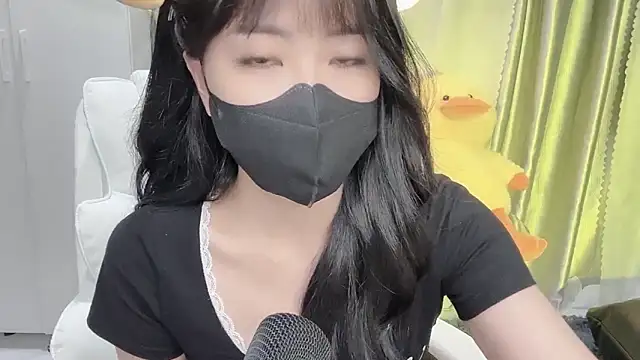 Snapshot of Mya_Lee chatting on February 2025 07:33:02 PM Mya Lee online show from February 2025 07:33:02 PM