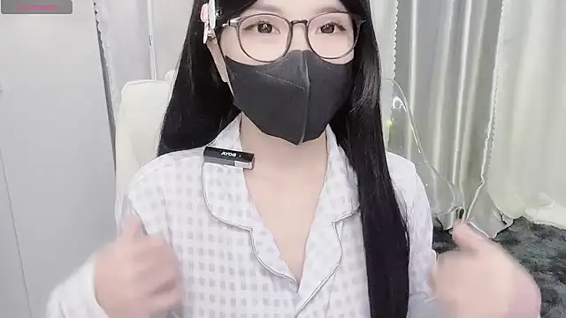 Snapshot of Mya_Lee chatting on September 2025 03:15:01 PM Mya Lee online show from September 2025 03:15:01 PM