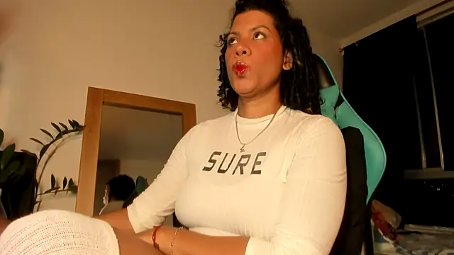 Hot Brunette34 online show from March 2025 02:37:01 AM