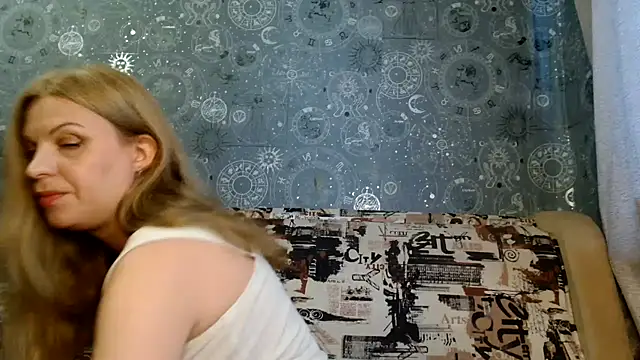 Snapshot of BlondeFox chatting on June 2026 03:07:01 AM BlondeFox online show from June 2026 03:07:01 AM