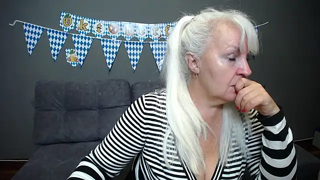 BlondyLeeBest online show from September 2025 06:57:02 PM