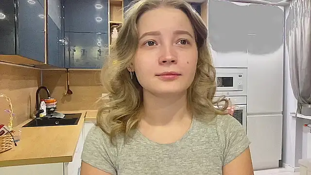 Snapshot of CharmingSarah chatting on September 2025 03:28:02 PM CharmingSarah online show from September 2025 03:28:02 PM