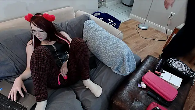 EmoDream1998 online show from February 2025 08:48:02 PM