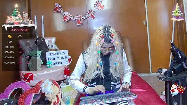 Skinygirl online show from December 2024 10:14:02 PM