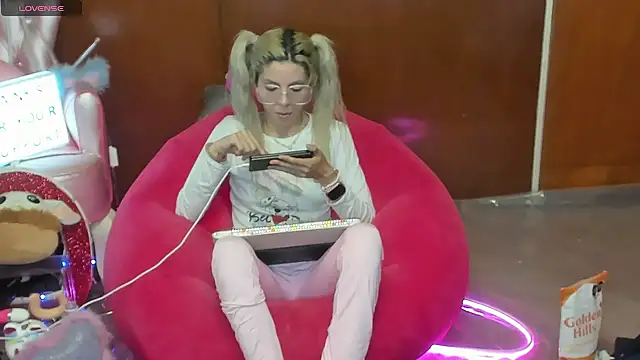 Skinygirl online show from June 2026 12:24:01 AM