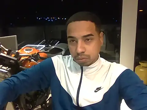 Juninho10c online show from November 2025 12:34:02 AM