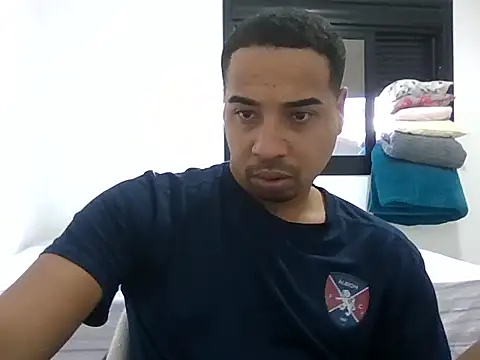 Juninho10c online show from November 2025 04:31:02 PM