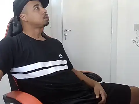 Juninho10c online show from November 2025 03:33:02 PM