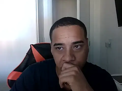 Juninho10c online show from November 2025 12:20:01 PM