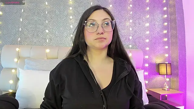 lucy neil online show from January 2025 07:03:01 PM