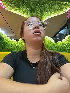 Lucyklein2022 online show from October 2025 01:00:02 AM