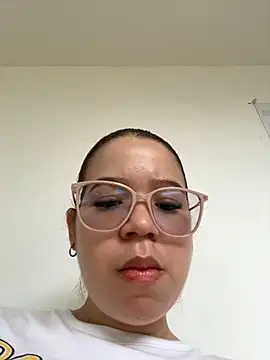Snapshot of Lucyklein2022 chatting on March 2026 04:40:02 PM Lucyklein2022 online show from March 2026 04:40:02 PM