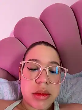 Snapshot of Lucyklein2022 chatting on April 2026 03:11:01 PM Lucyklein2022 online show from April 2026 03:11:01 PM