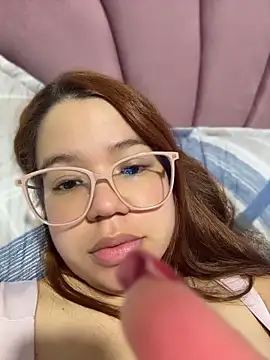 Snapshot of Lucyklein2022 chatting on April 2026 02:37:01 PM Lucyklein2022 online show from April 2026 02:37:01 PM