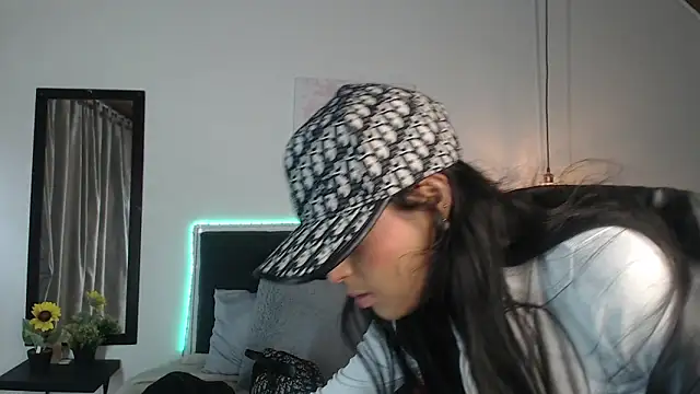 vaness weet online show from January 2025 08:16:02 PM