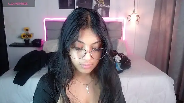 vaness weet online show from February 2025 07:27:02 PM