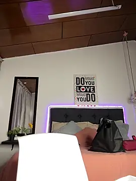 vaness weet online show from March 2025 01:08:02 PM