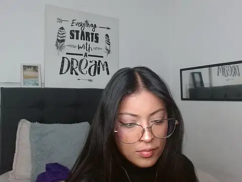 vaness weet online show from October 2025 08:07:02 PM