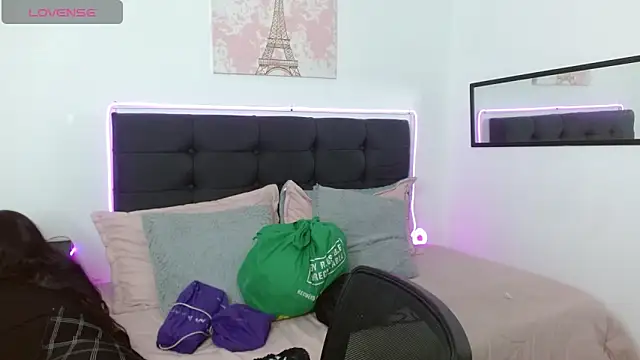 vaness weet online show from April 2026 08:06:02 PM