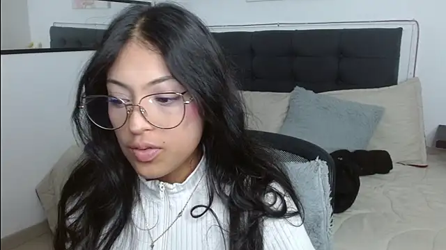 Snapshot of vaness_weet chatting on April 2026 07:49:02 PM vaness weet online show from April 2026 07:49:02 PM