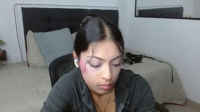 Snapshot of vaness_weet chatting on May 2026 08:03:02 PM vaness weet online show from May 2026 08:03:02 PM