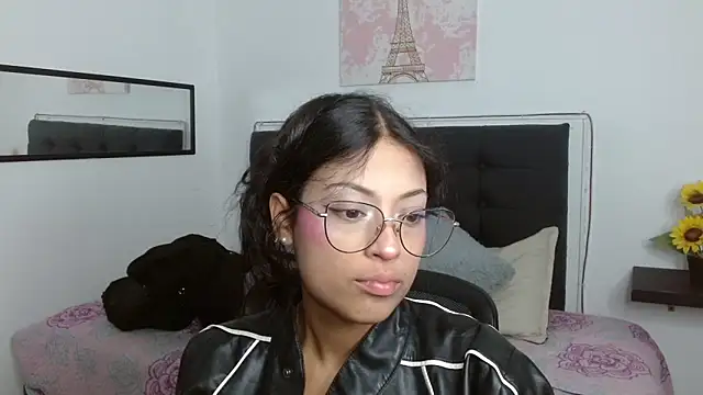 Snapshot of vaness_weet chatting on June 2026 08:32:02 PM vaness weet online show from June 2026 08:32:02 PM