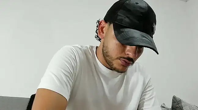 tuyo1995 online show from December 2024 04:18:02 AM