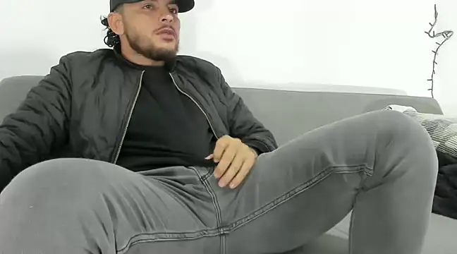 tuyo1995 online show from February 2025 02:58:01 AM