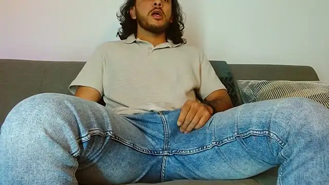 Snapshot of tuyo1995 chatting on December 2025 04:05:01 PM tuyo1995 online show from December 2025 04:05:01 PM