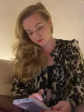 Lady  Maria online show from December 2024 06:42:01 PM