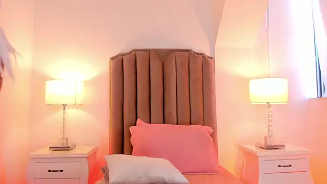 Emma Torres   online show from January 2025 03:27:01 PM