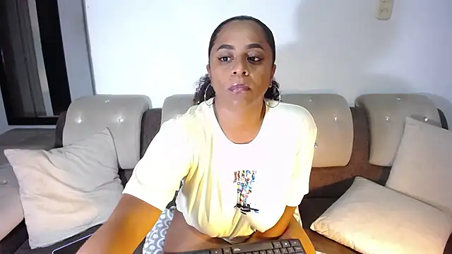 BellaKarla online show from September 2025 03:21:01 AM