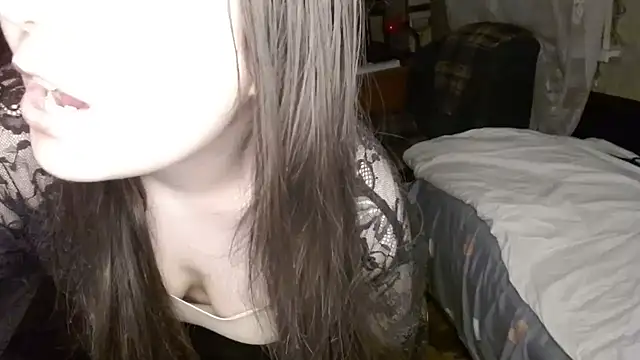 Snapshot of Var_Kiss chatting on January 2025 04:30:02 PM Var Kiss online show from January 2025 04:30:02 PM