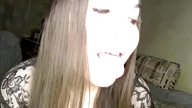 Snapshot of Var_Kiss chatting on March 2025 03:24:01 PM Var Kiss online show from March 2025 03:24:01 PM